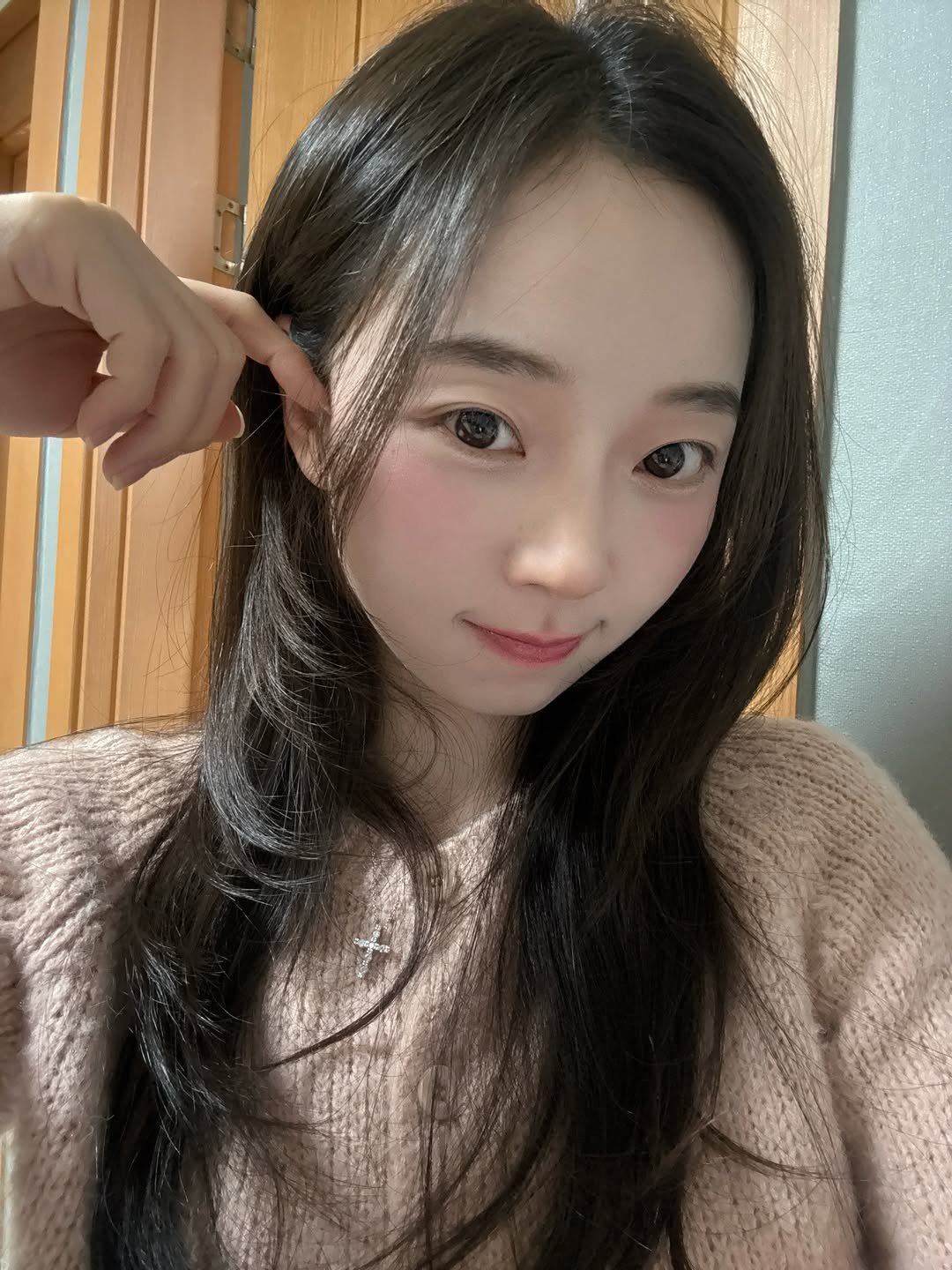 Photo by 송자영 SONG JA YOUNG on December 18, 2025. May be a selfie of one or more people, braids and text.