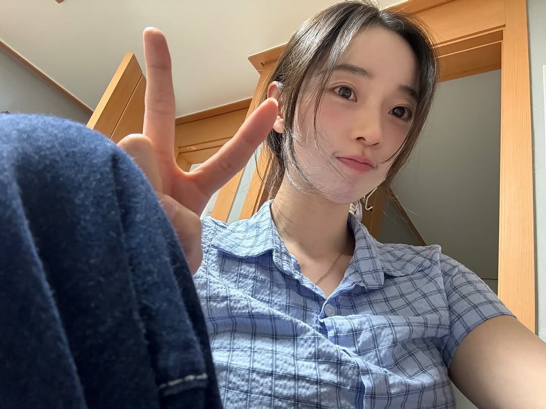 Photo by 송자영 SONG JA YOUNG on August 21, 2025. May be a selfie of 1 person, hair and text.