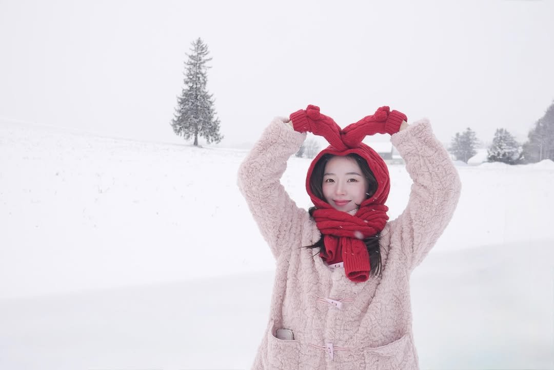 Photo by 송자영 SONG JA YOUNG on December 16, 2025. May be an image of snowman, snow and text.