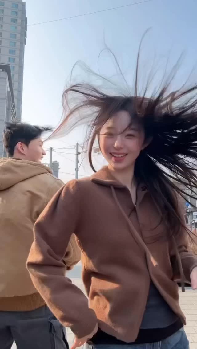 songja0u0 게시물 이미지: 춤은 안맞고 바람 싸대기만 맞음