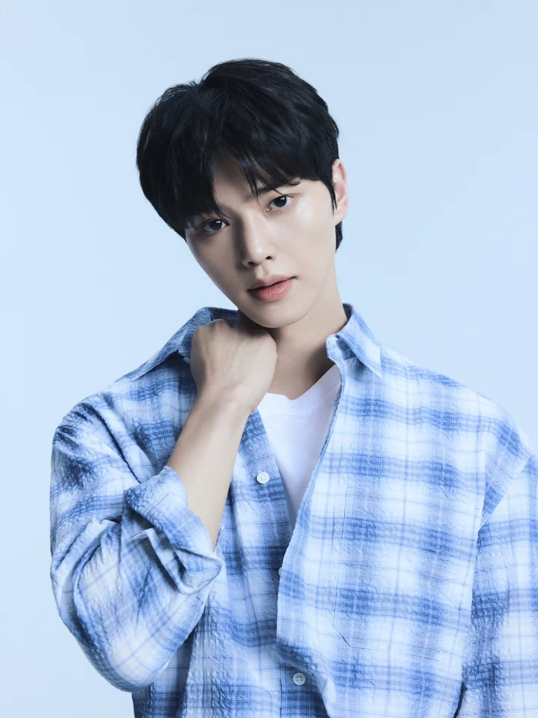 Photo by 송강 on March 04, 2026. May be an image of bolo tie and text.