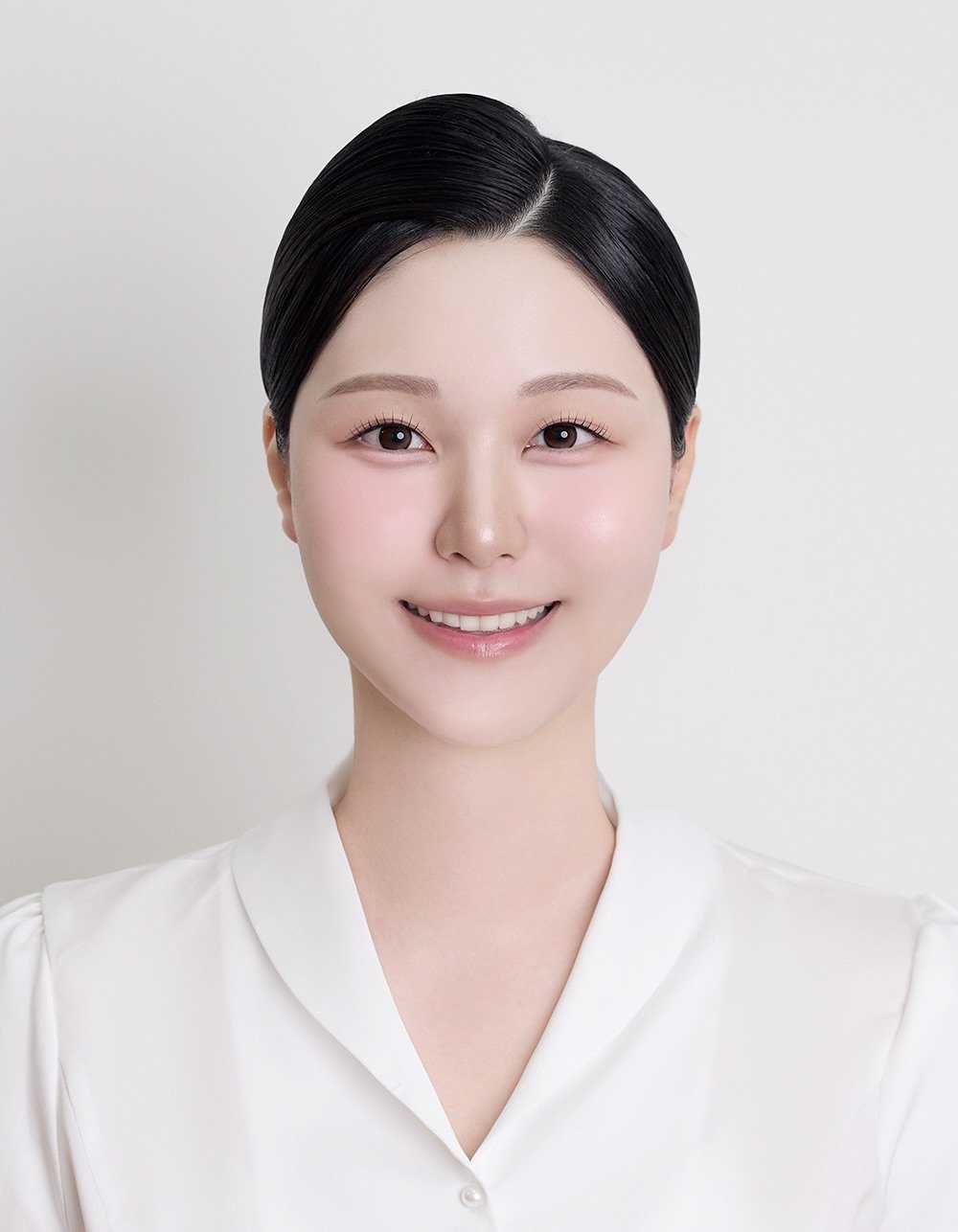songmakeup__ 게시물 이미지: ⠀ 
깔끔하고 맑은 승무원 취업사진 메이크업 💗🪽
취업사진은 찍으시는곳에 따라...