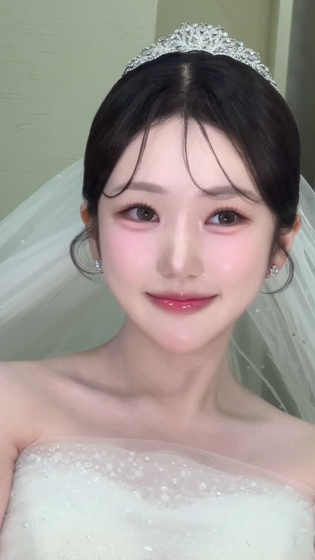 songmakeup__ 게시물 이미지: ⠀ 
사랑스러운 신부님 웨딩데이 〰️👰🏻‍♀️🤍
비즈드레스에 잘 어울리는 
또렷하고...
