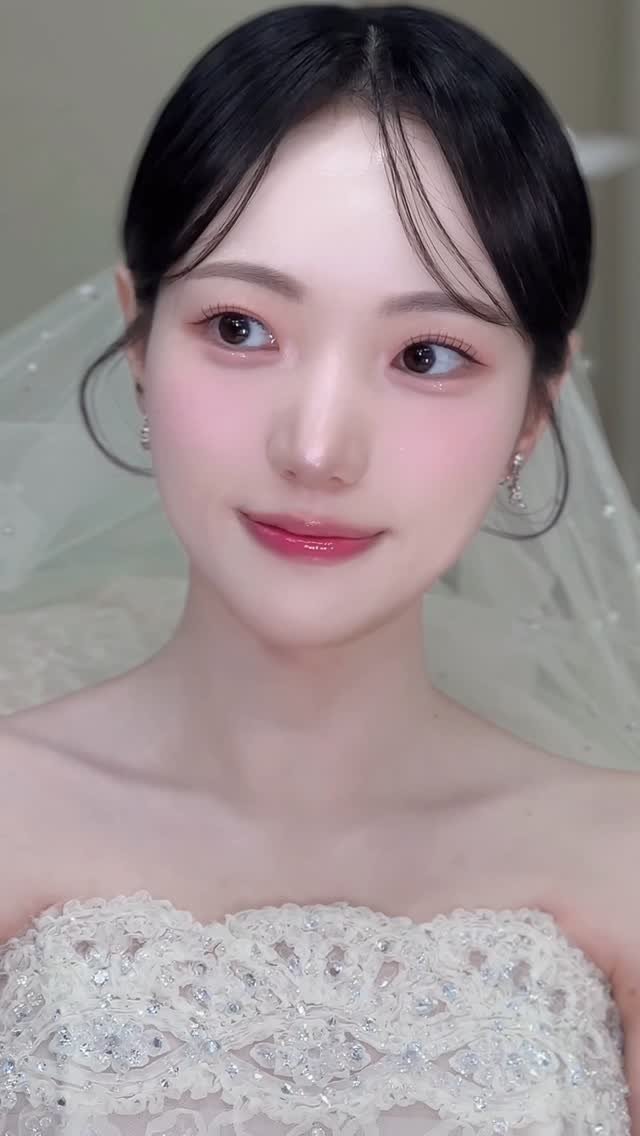 songmakeup__ 게시물 이미지: ⠀ 
헤어 메이크업 드레스
같이 고른 이어링까지 찰떡 ✨🫶🏻👰🏻‍♀️
믿고 맡겨주신...