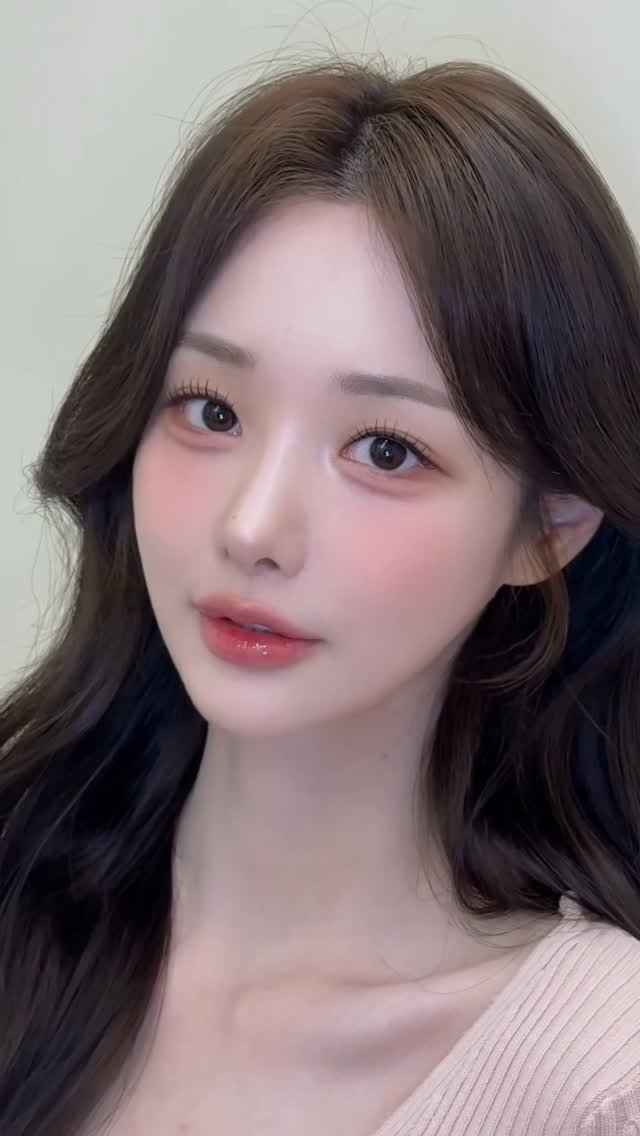 songmakeup__ 게시물 이미지: ⠀ 
미지근 멀멀 무화과 메이콥 🍑🤎💗
평소 쿨톤메이크업 많이 하시는 분들도 
요즘...