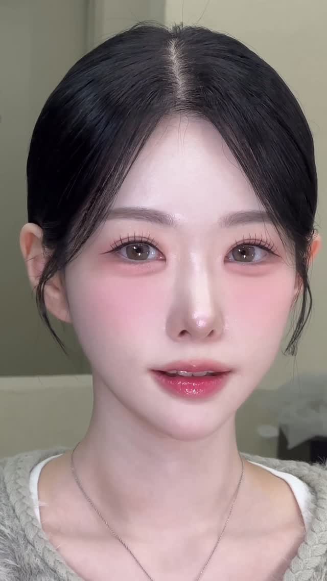 songmakeup__ 게시물 이미지: ⠀ 
깔끔 또렷한 
핑크베이지 메이크업 💖💟

ᴍᴀᴋᴇᴜᴘ...