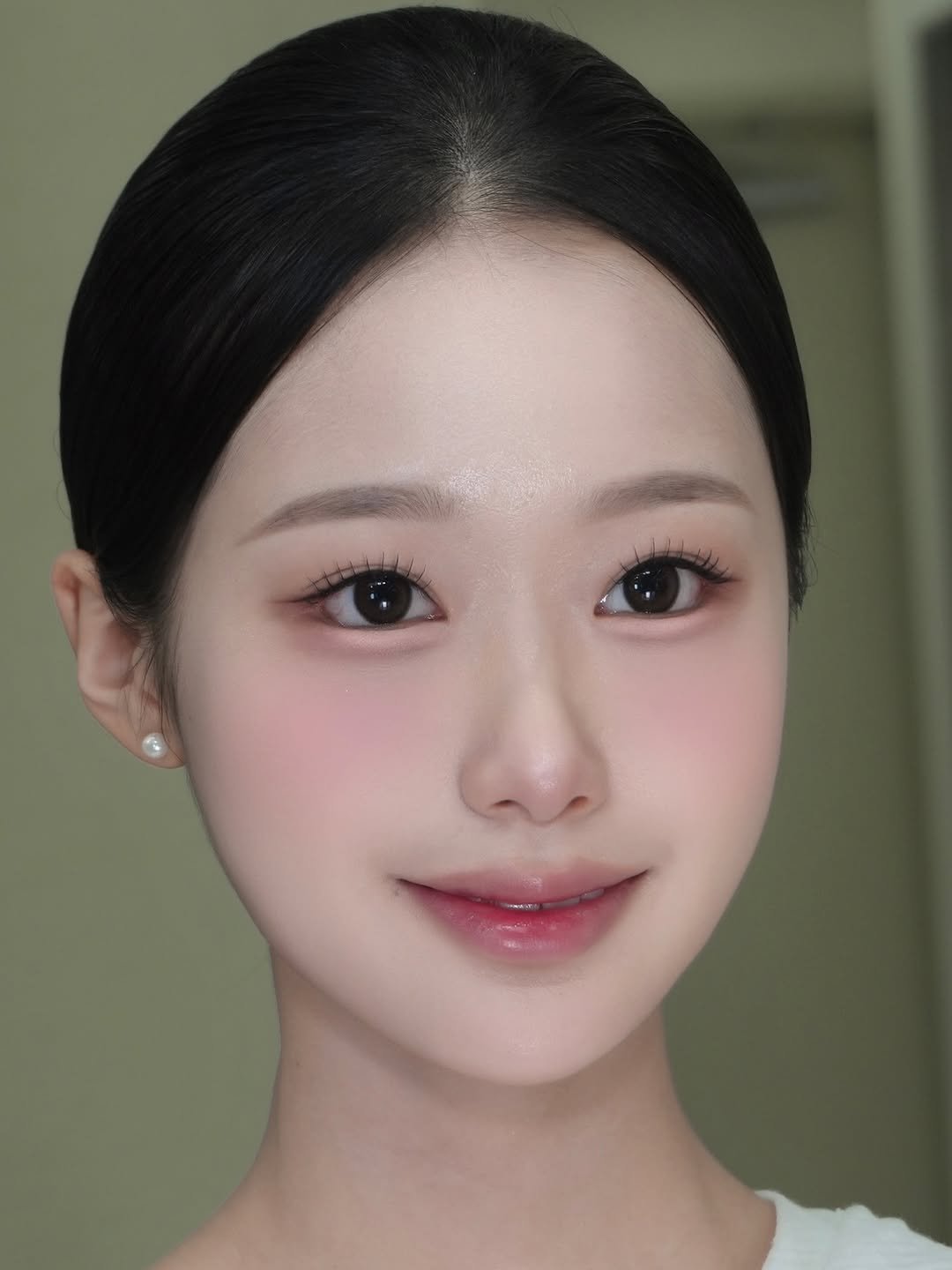Photo shared by 프롬헤어메이크업 송이원장 👩🏻🎨 on August 10, 2025 tagging @dabin_bboo. May be a closeup of 1 person, braids, makeup and text.