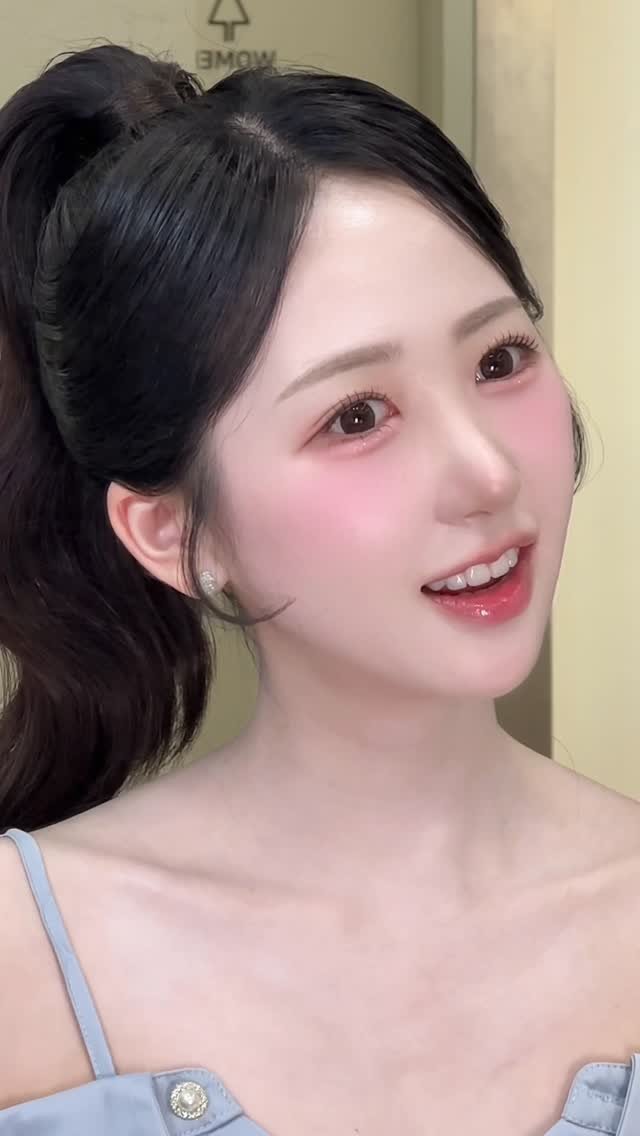 songmakeup__ 게시물 이미지: ⠀ 
하이 포니테일에 핑크 메이콥 조화 🌸🌷💗
사진빨 잘 받는 
또렷하고 화사한...