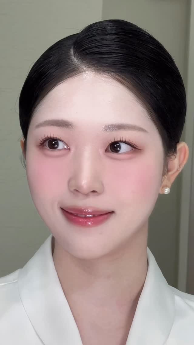 songmakeup__ 게시물 이미지: ⠀ 
디테일 가득 
승무원 면접메이크업 💗🌷
전체적으로 밝고 화사하게 
선한...