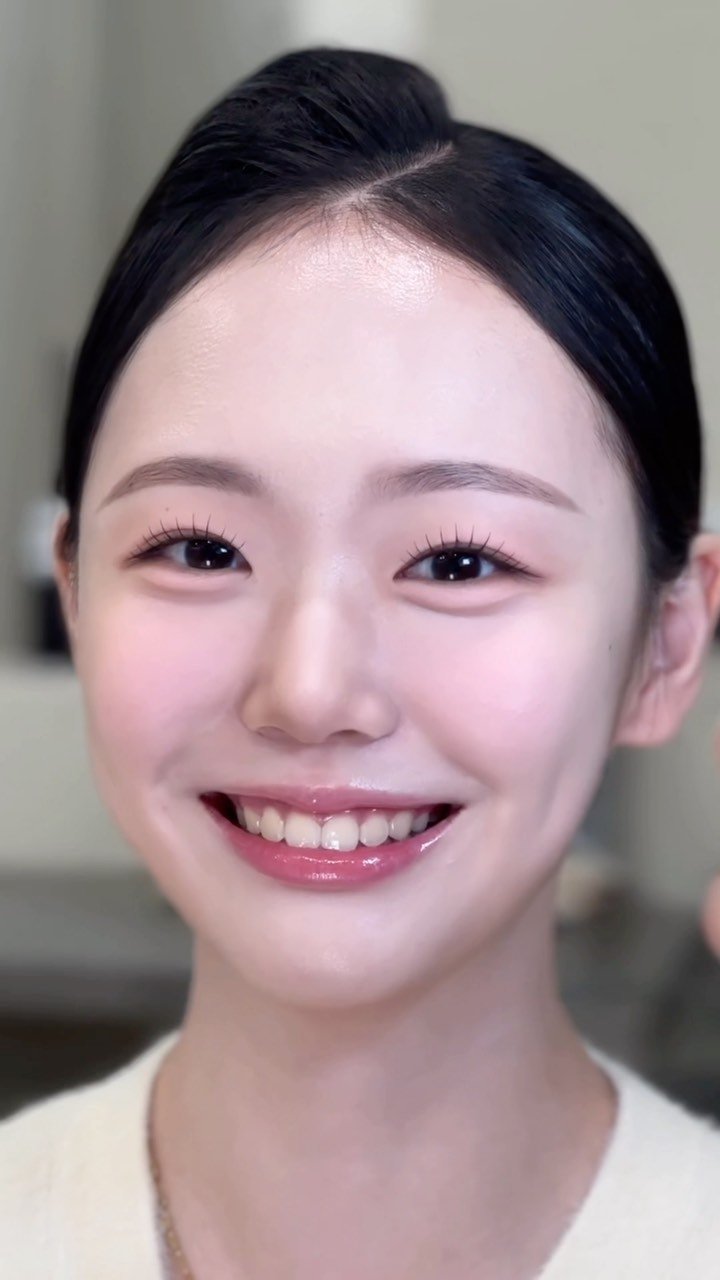 songmakeup__ 게시물 이미지: ⠀ 
웃는게 넘 예뿌신 고객님 .. 🍑🍊🧡
요날은 울어도 메이크업 안 지워졌다는...