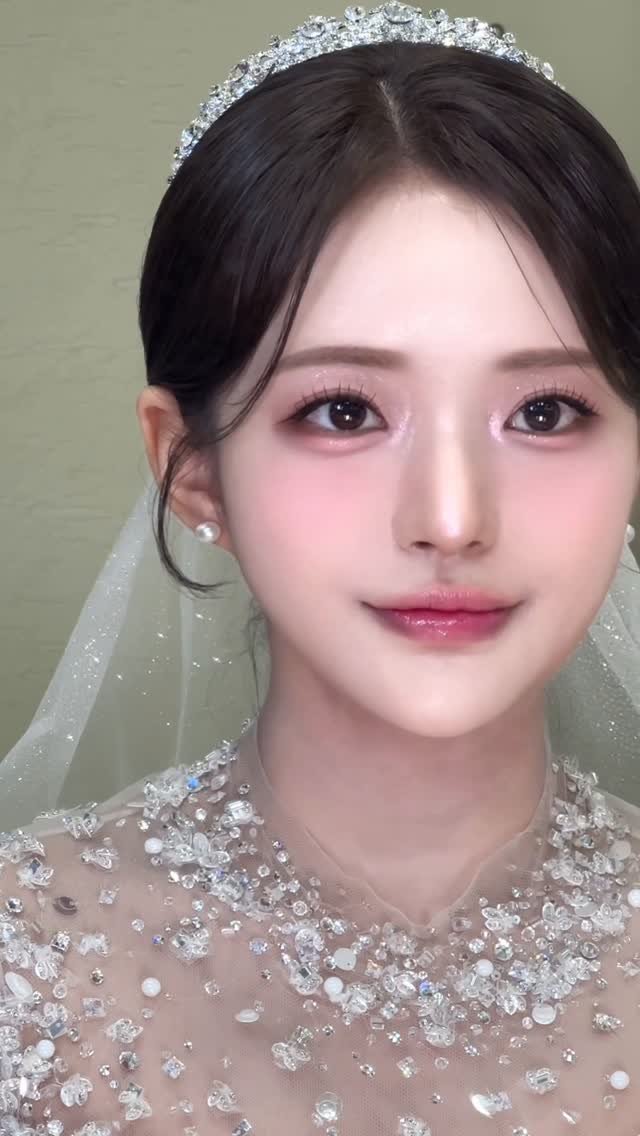 songmakeup__ 게시물 이미지: ⠀ 
핑크핑크한 톤으로 화려하게! 원하셨던
취향 확고한 신부님 💫✨💗
원하는 느낌...