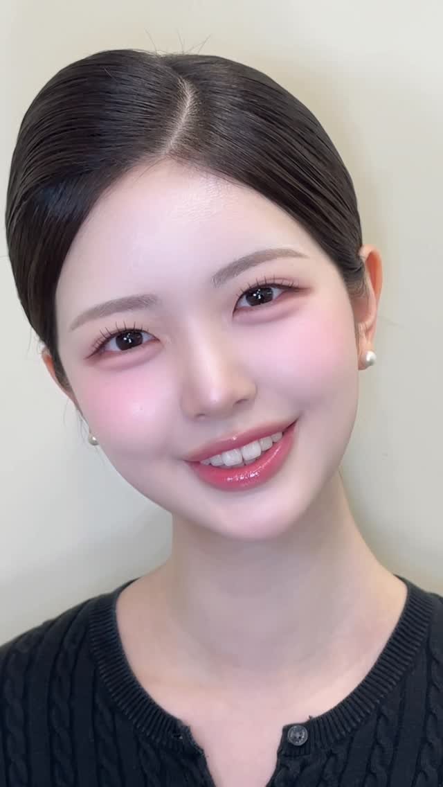 songmakeup__ 게시물 이미지: ⠀
항공사 최종합격하시고 
수료식때 찾아주신 고객님 ✈️🤍🤍
유니폼이랑 어울리는...