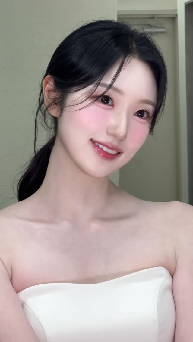 songmakeup__ 게시물 이미지: ⠀ 
핑크핑크한 색감 가득 🌸💖🌷
신부님 원하셨던 느낌 듬뿍 담아 해드리기...