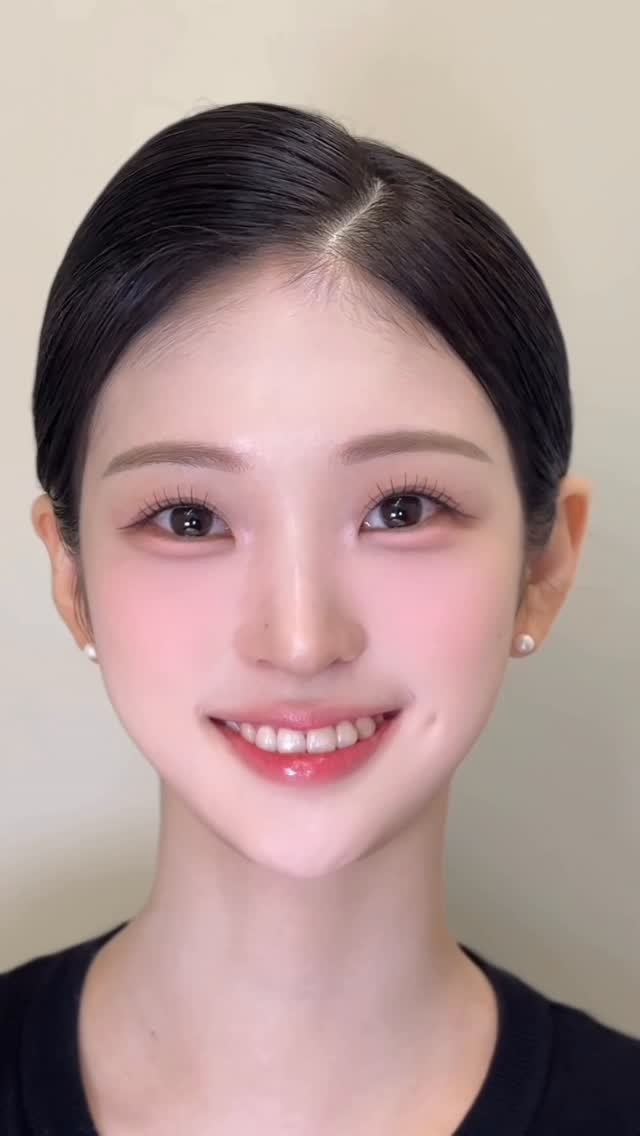 songmakeup__ 게시물 이미지: ⠀ 
보조개 미소가 넘 예뿌셨던 고객님 .. 🍑🫶🏻
핑크코랄 복숭아 메콥으로...