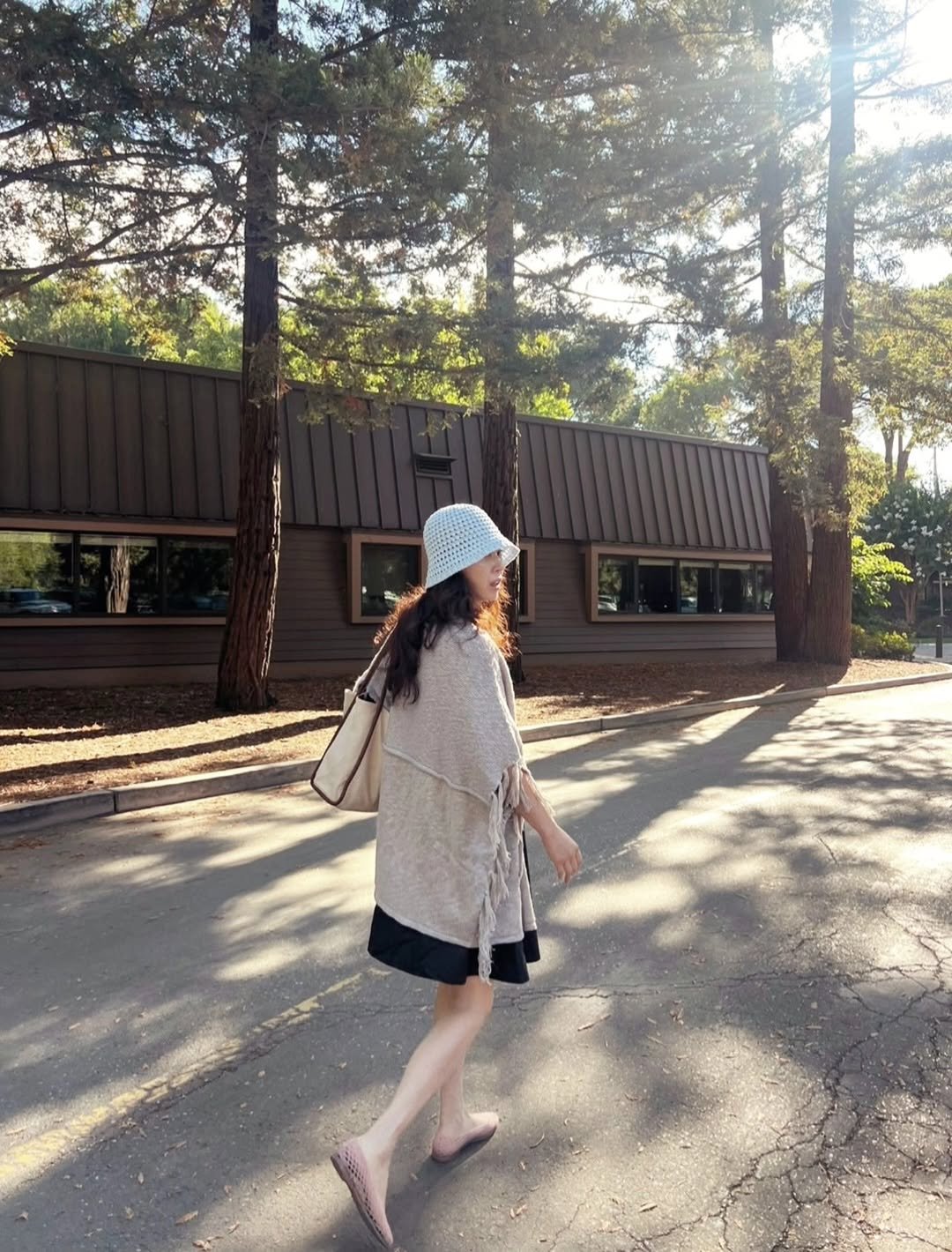 songyoona2015 게시물 이미지: 이번 여름은 사촌동생이 디자인하고, 만든 옷들과~
언니가 선물해준...