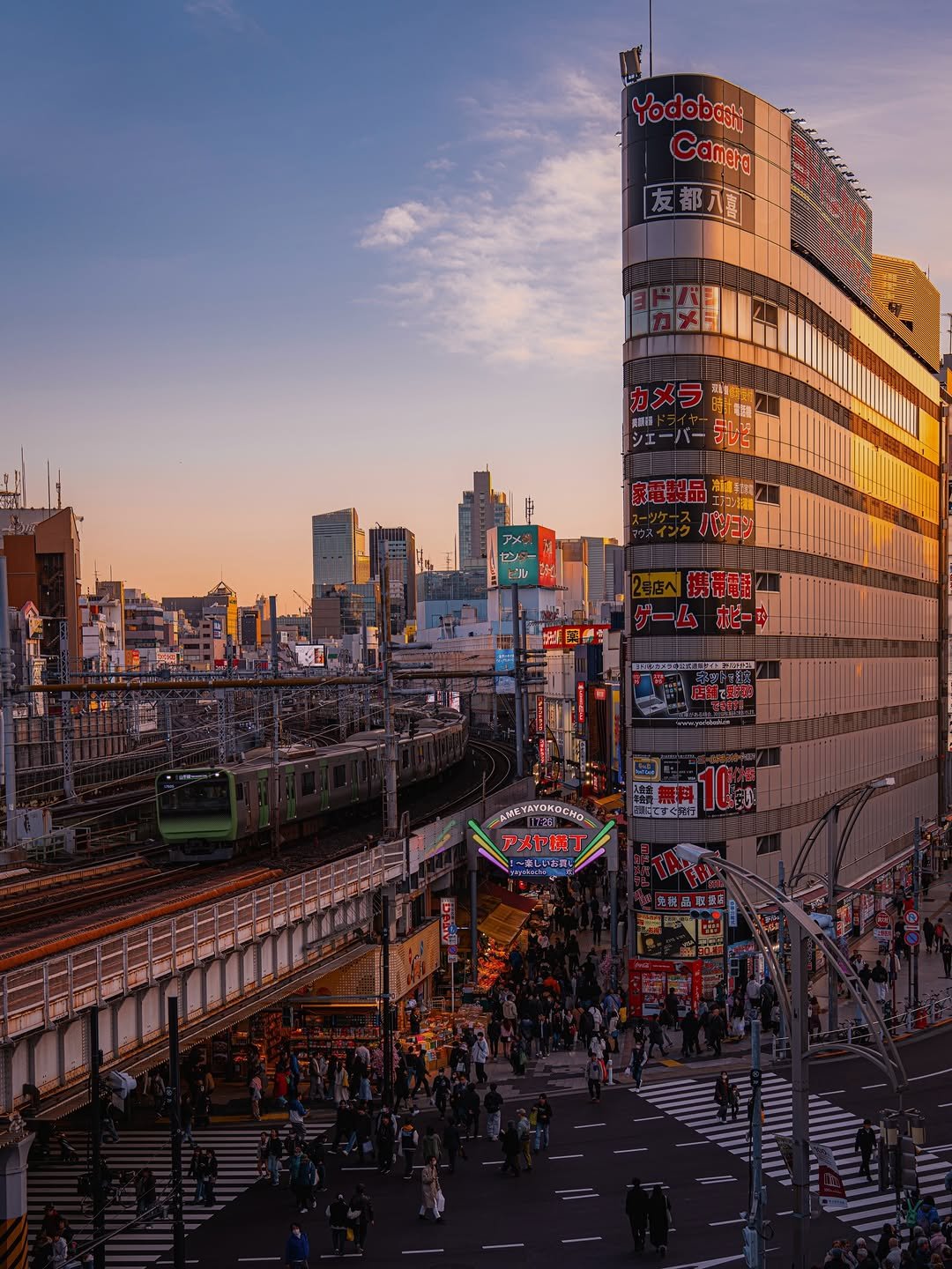 Photo by Soni's tokyo life on March 22, 2026. May be an image of twilight, Times Square, Tokyo Tower, crowd, skyscraper, street, buildings and text.