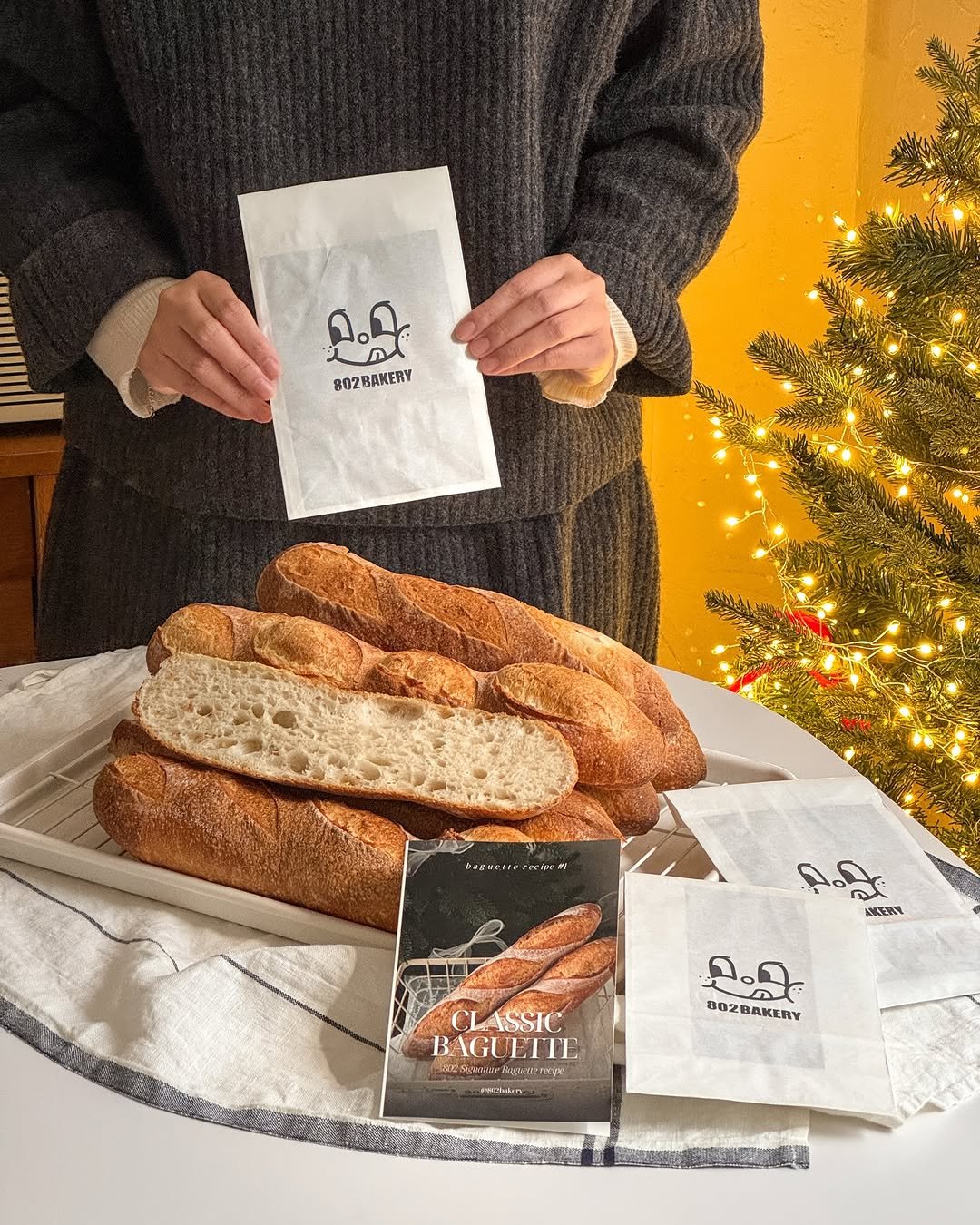 Photo by 소니 레시피 on December 09, 2025. May be an image of baguette, rye bread, babka, breadstick, toast and text.