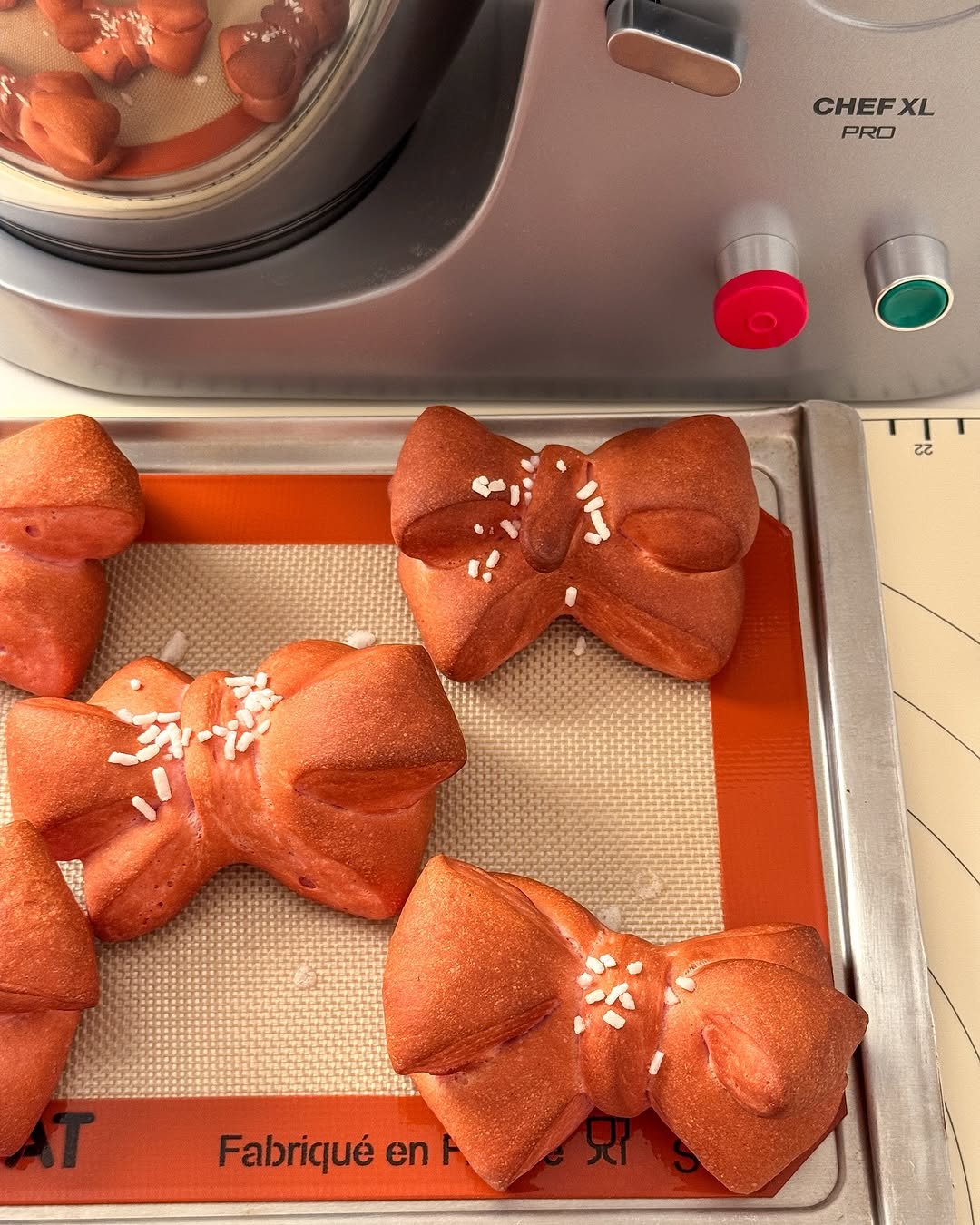 Photo by 소니 on July 20, 2025. May be an image of strawberry, pastry, kitchenware and text.
