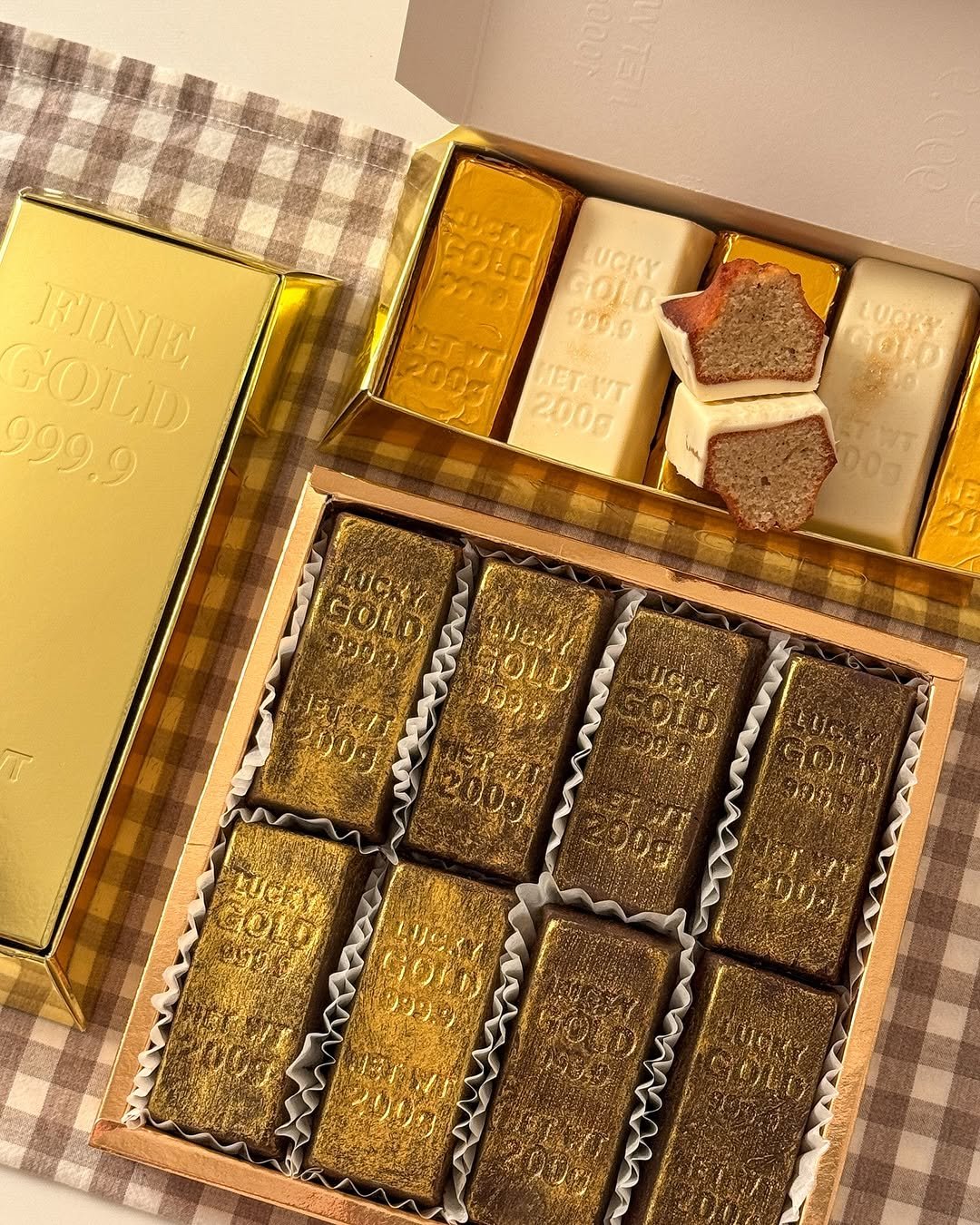 Photo by 소니 on August 13, 2025. May be an image of chocolate bar, brownie, wafer and text.