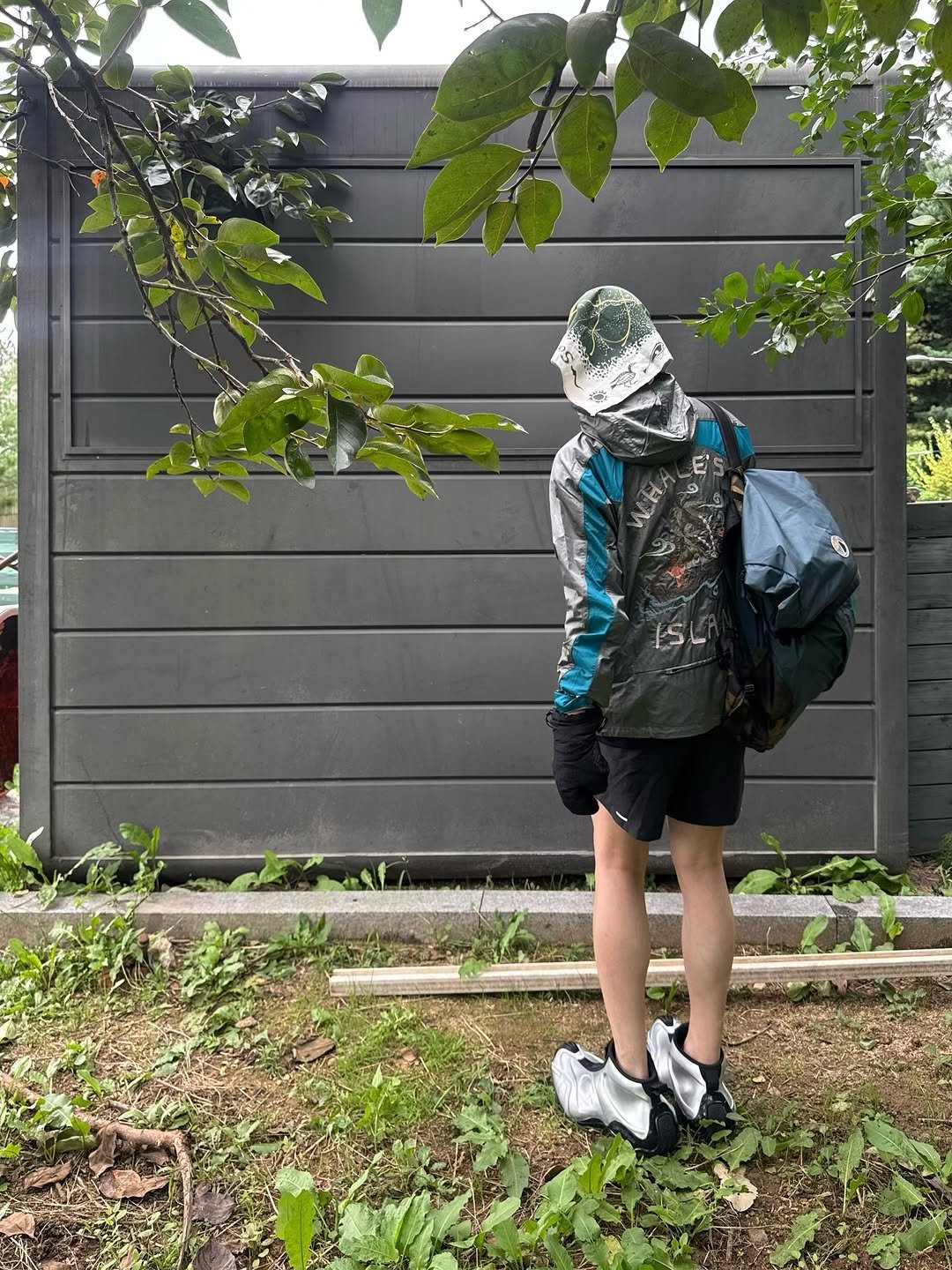 Photo shared by 소코년 sokonyun on October 05, 2025 tagging @somewhereoutside.world. May be an image of 1 person, sling, outdoors and text.