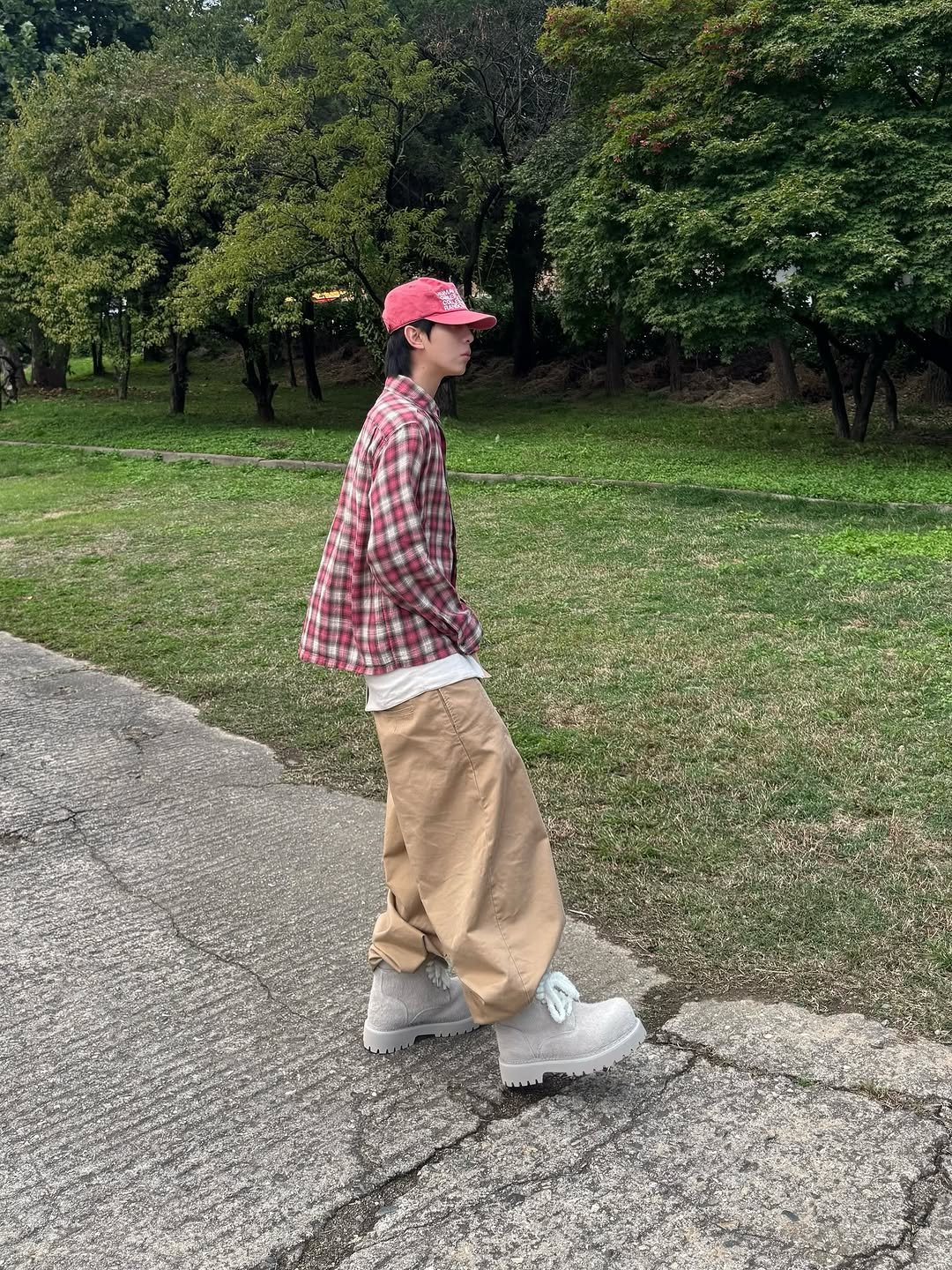 Photo shared by 소코년 sokonyun on October 03, 2025 tagging @ajo_ajobyajo_official, @grailz_official, @png_journal, and @mynameispeter.shop. May be an image of 1 person, flannel, bandanna, park and text.