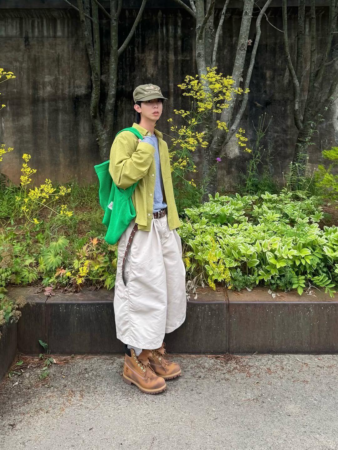 Photo shared by 소코년 sokonyun on August 21, 2025 tagging @timberlandkorea, @shopheeari, @mjd_official, @dustanddata, @kamien.kr, and @koinseoul. May be an image of 1 person, Cornelian cherry and text.
