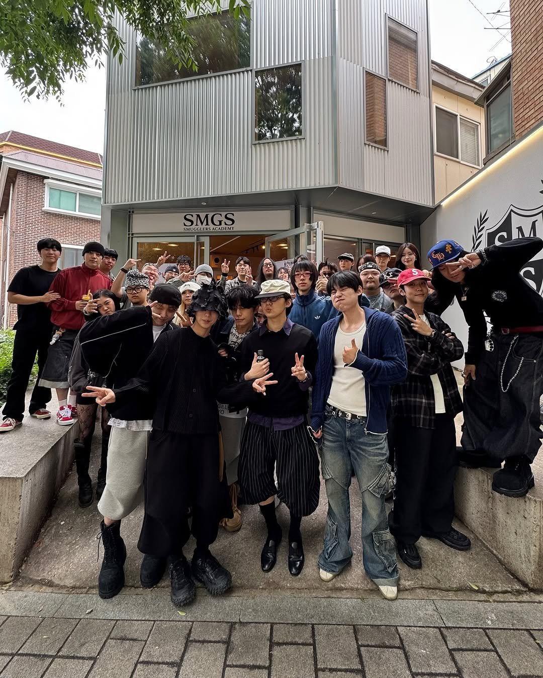 Photo shared by 소코년 sokonyun on May 25, 2025 tagging @koinseoul, and @artistcampus_smgs.