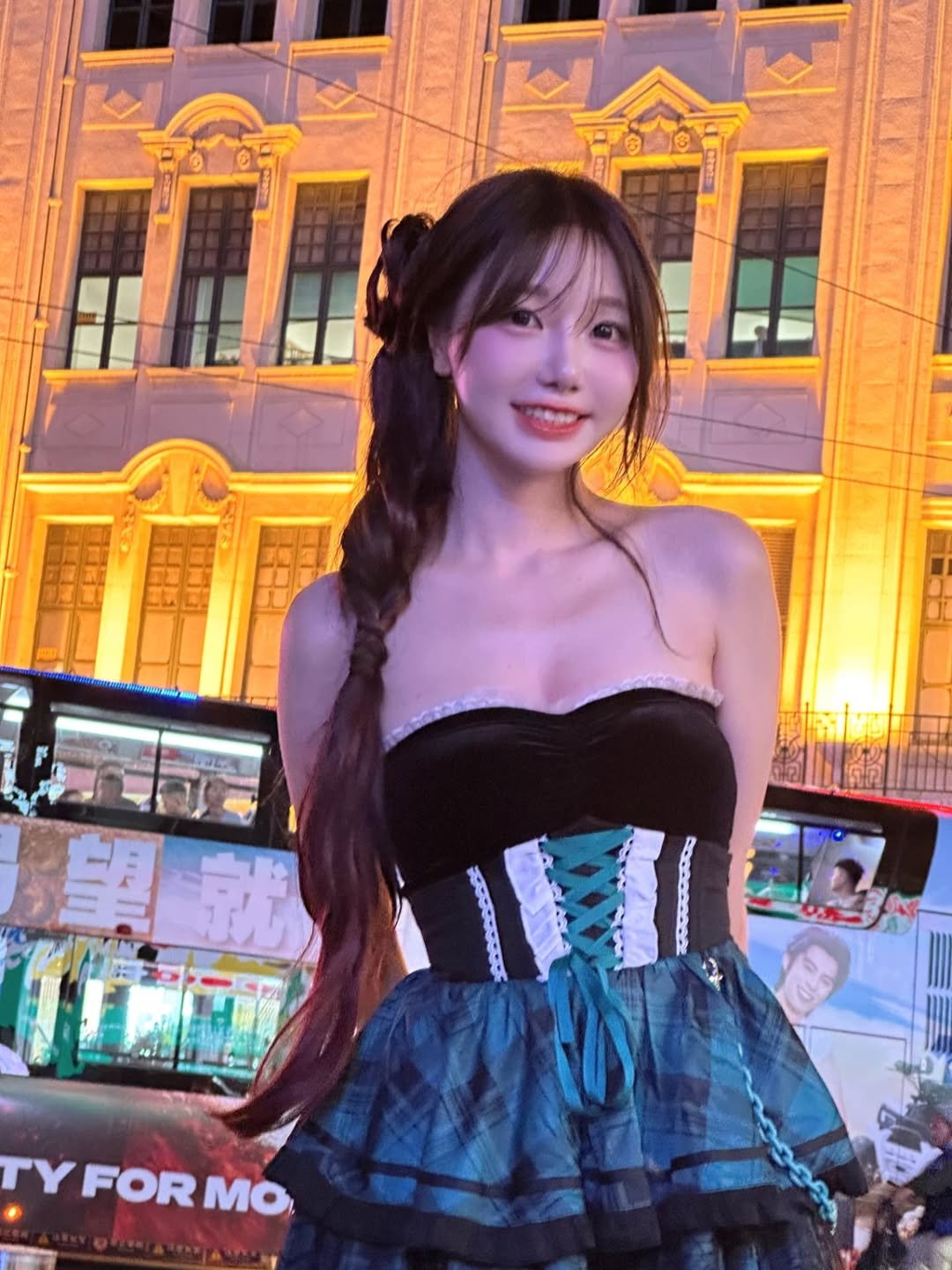 Photo by 수련 on July 14, 2025. May be an image of ‎1 person, hair, costume, dress, miniskirt and ‎text that says '‎學新 ند FOR FORMO mo‎'‎‎.