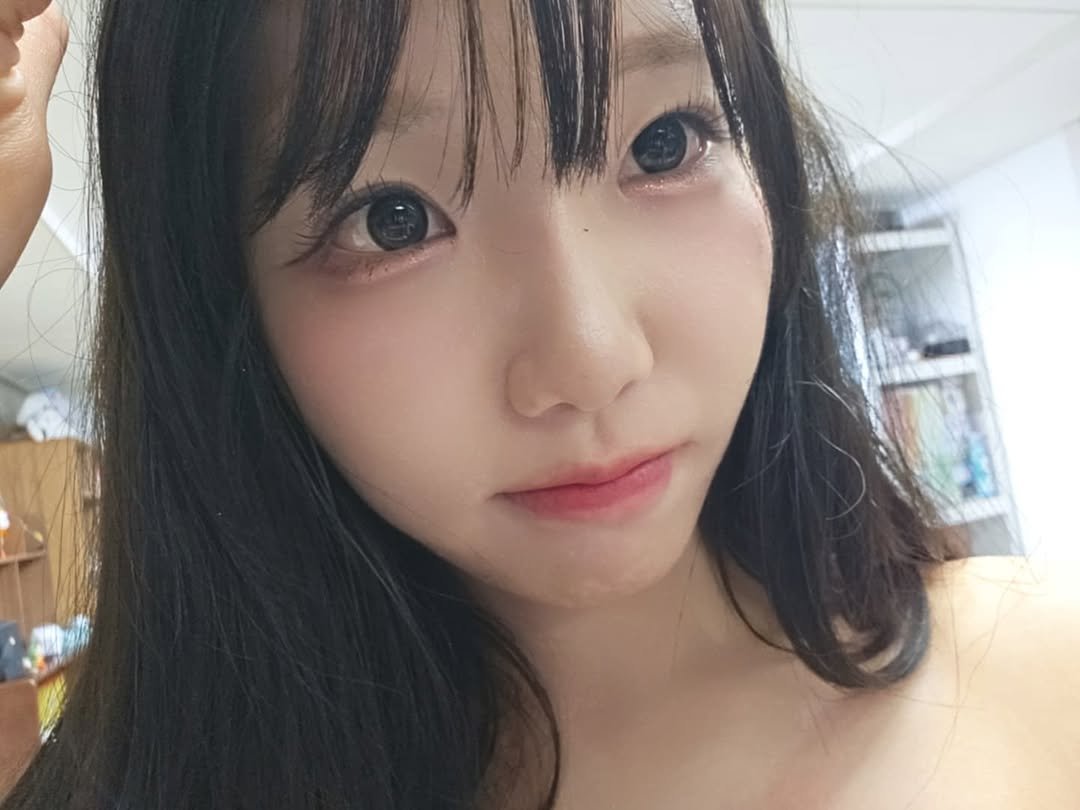 Photo by 수련 on September 17, 2025. May be a selfie of 1 person, hair and text.