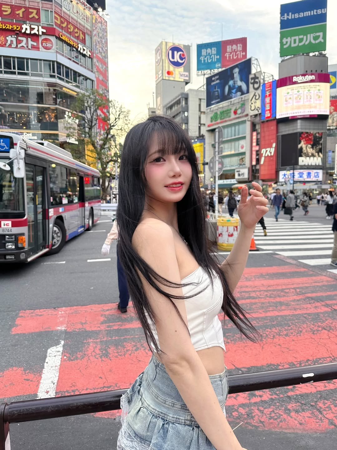 Photo by 수련 on September 24, 2025. May be an image of 3 people, hair, miniskirt, Times Square, street and text.