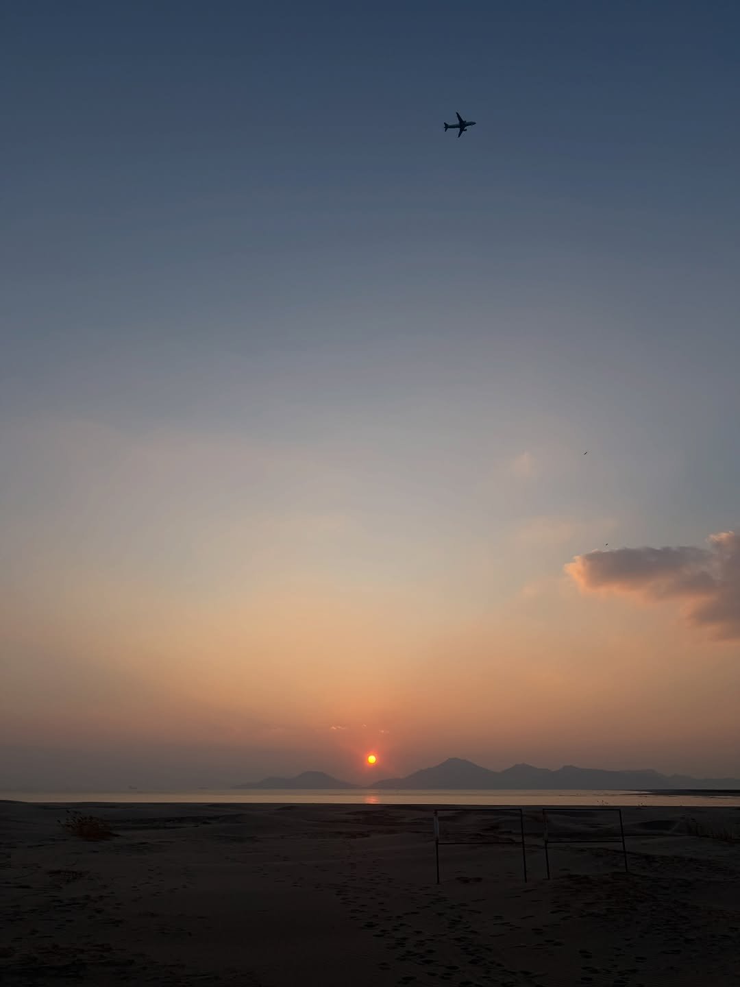 Photo by sookoh 수코 on February 20, 2026. May be an image of twilight, water, outdoors and text.