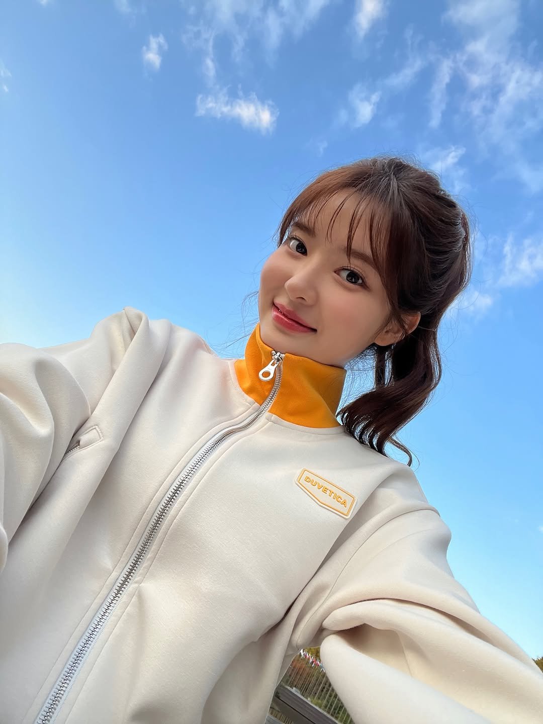 Photo by 조수민 Jo Soo Min on November 08, 2025. May be an image of one or more people, hair, duffle coat, parka, top, outdoors and text.