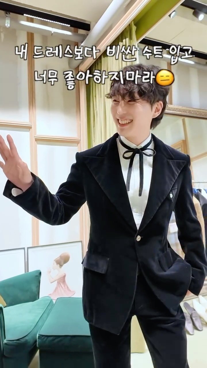 soopoleon 게시물 이미지: 🔴이번엔 남친 웨딩촬영 수트 골라주새요!😭
다 너무 잘어울리자나🥹

사실 저의...