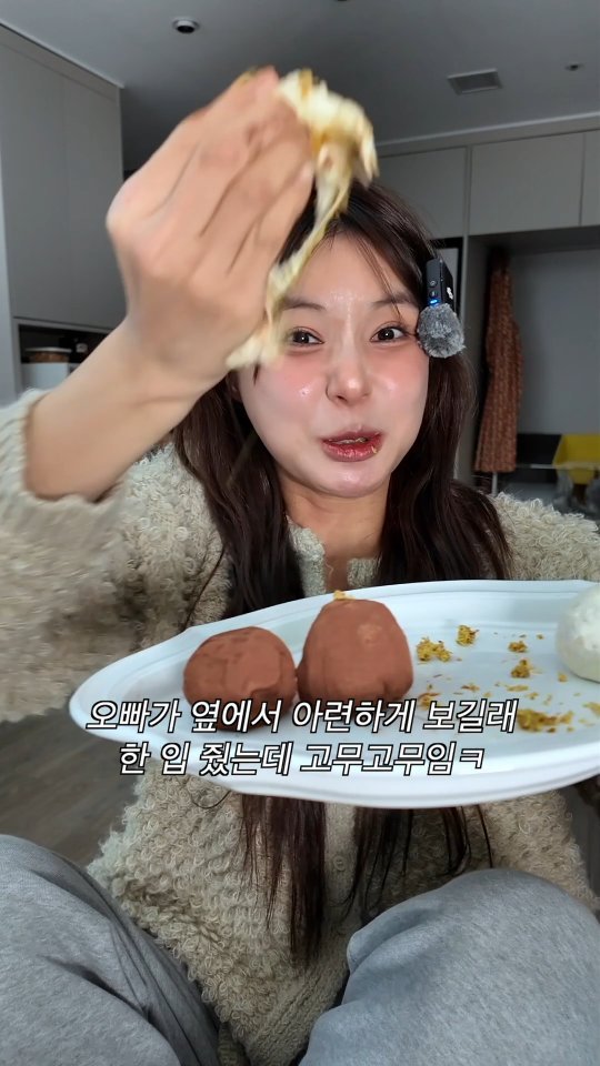 soopoleon 게시물 이미지: 아무도 시키지 않은 먹방 
내가 내 자신에게 시킴

#유머 #릴스 #먹방 #연애상담...