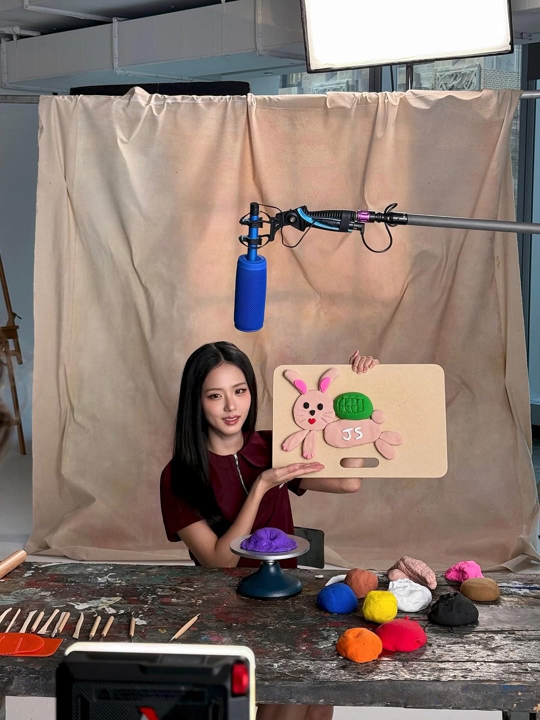 Photo by JISOO🪐 on November 07, 2025. May be an image of hair dryer, camera, tripod, camcorder and text.