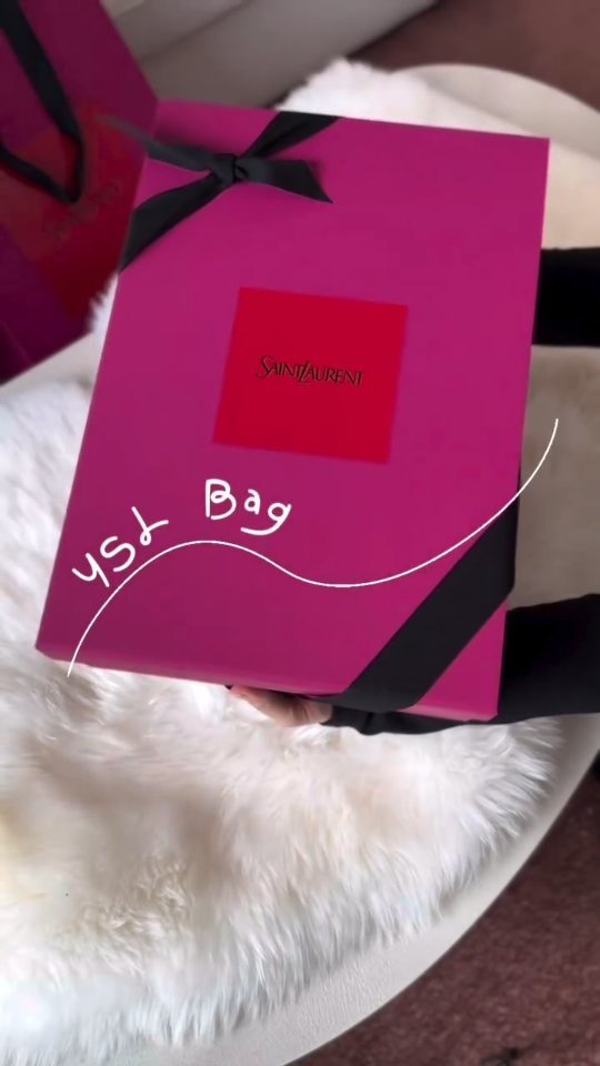 sora11o5 게시물 이미지: - 👜

#생로랑 #이카리노백 #언박싱