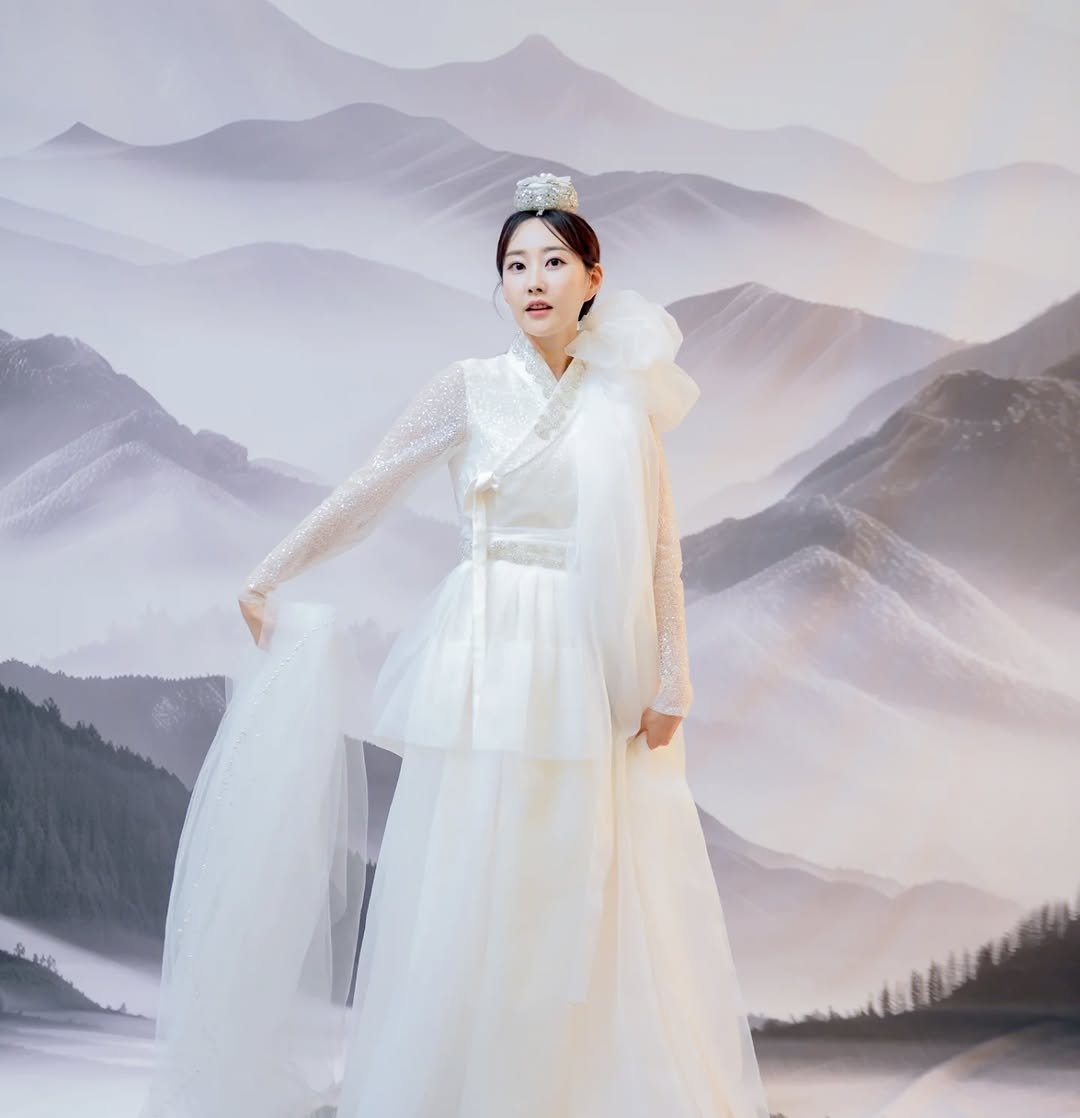 Photo by 이소라 on October 06, 2025. May be an image of 1 person, gown, dress and text.