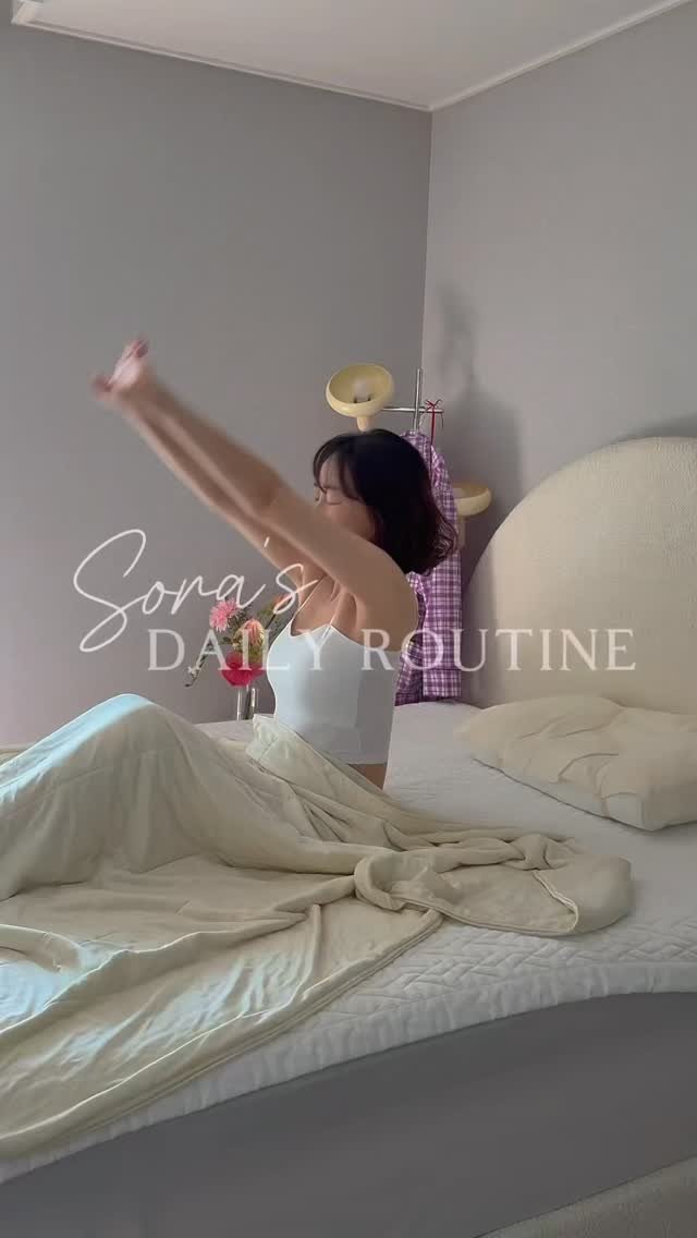 sora11o5 게시물 이미지: 🌞📖 🌿🎨🥖

#아침 #독서 #화분물주기 #그림그리기 #먹기