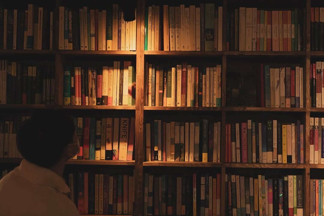sorisomoonbooks 게시물 이미지: “서점은 태생적으로 시민사회이고, 서점원은 시민사회를 위해 제 몸을 태우는...