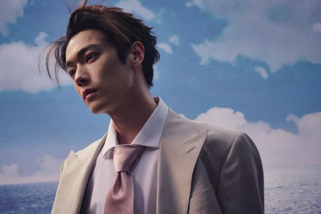 Photo by 许凯 on March 02, 2026. May be an image of one or more people, hair, suit, bolo tie and text.