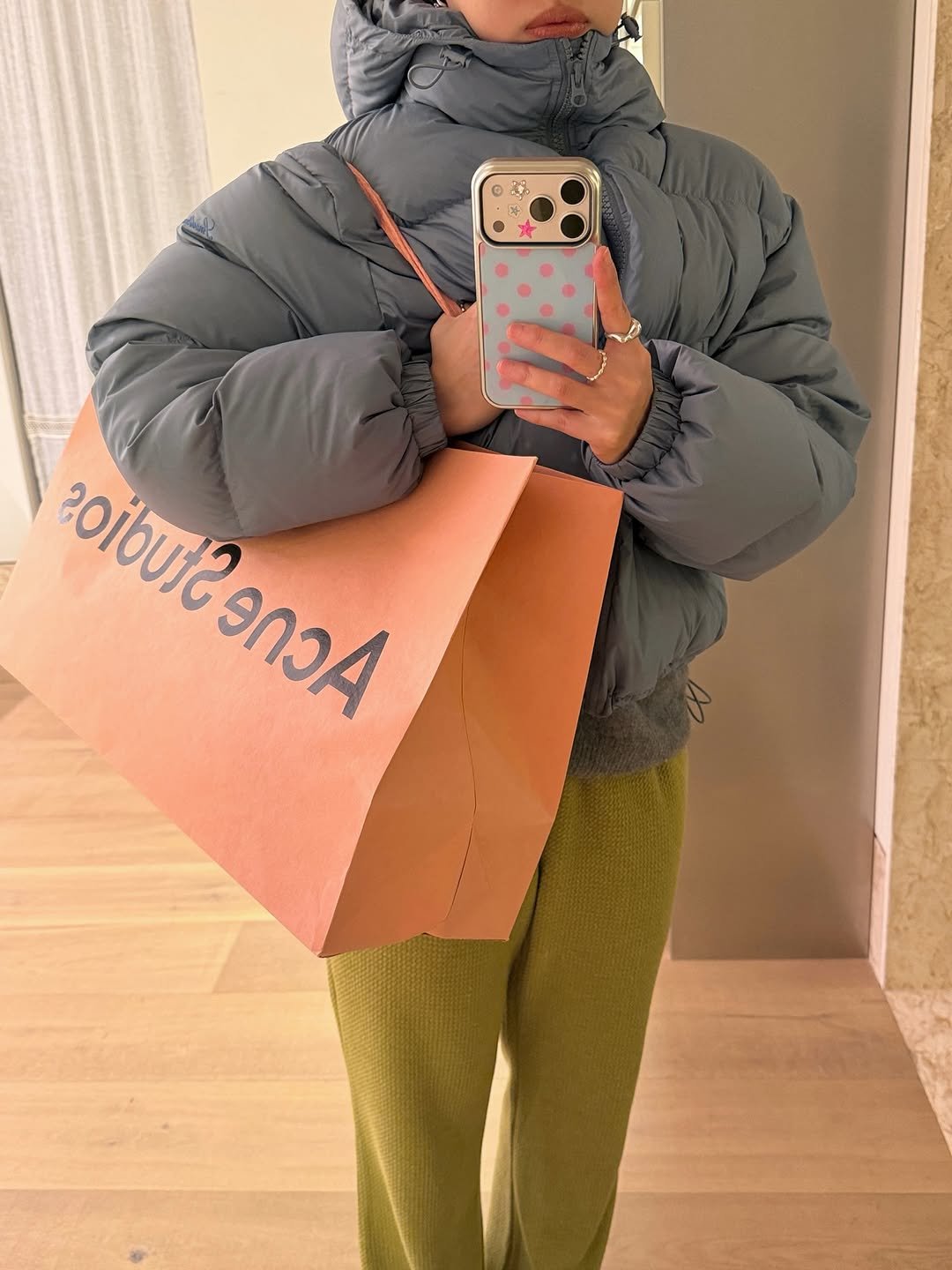 Photo shared by soso🫧 Kim dayoung on November 26, 2025 tagging @acnestudios, @viollina_official, @enzoblues, and @smoothmood.kr. May be an image of duffle coat, goosedown coat and text.
