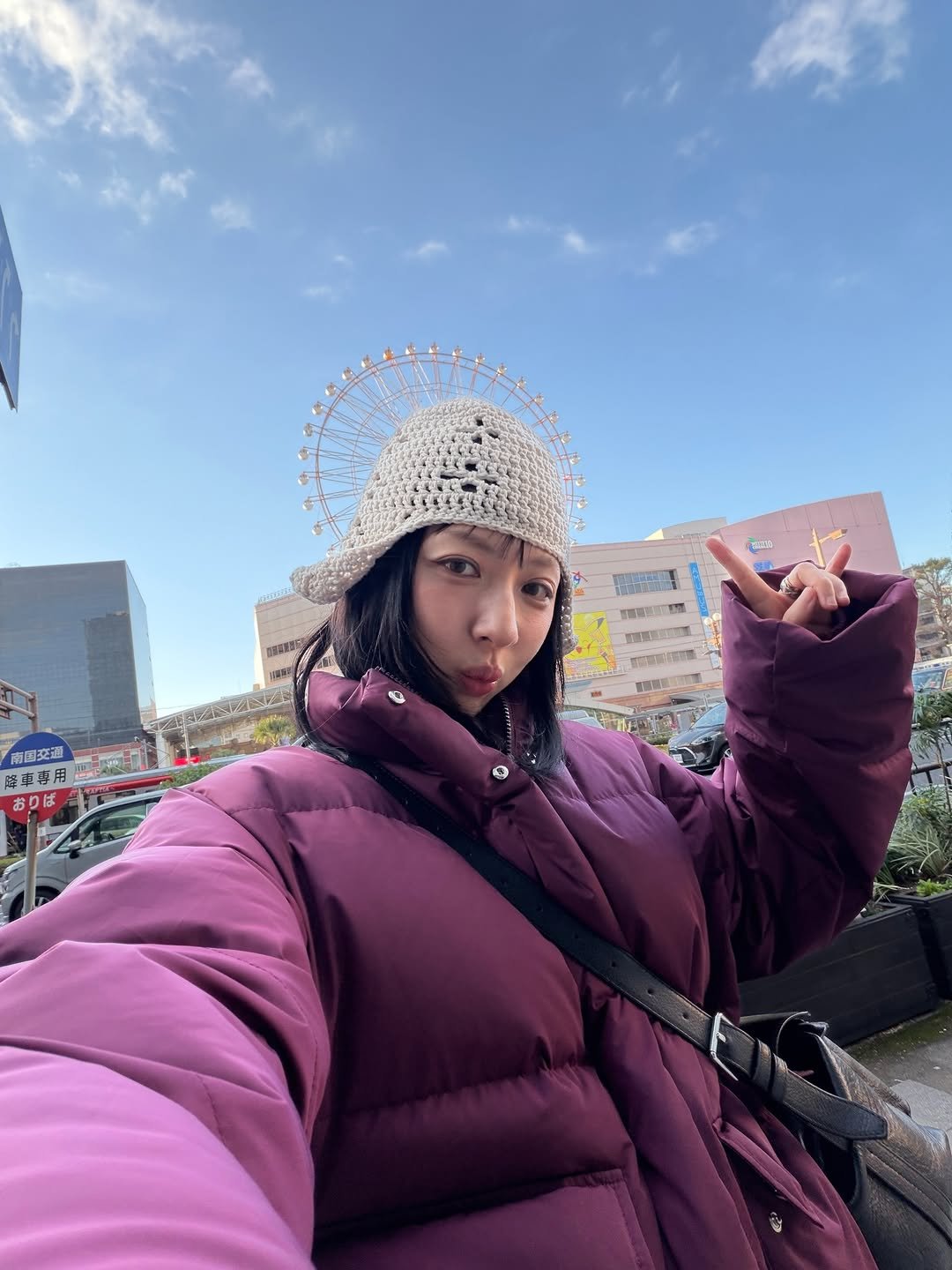 Photo shared by soso🫧 Kim dayoung on December 10, 2025 tagging @withoutsummer.shop. May be an image of hat, duffle coat and goosedown coat.