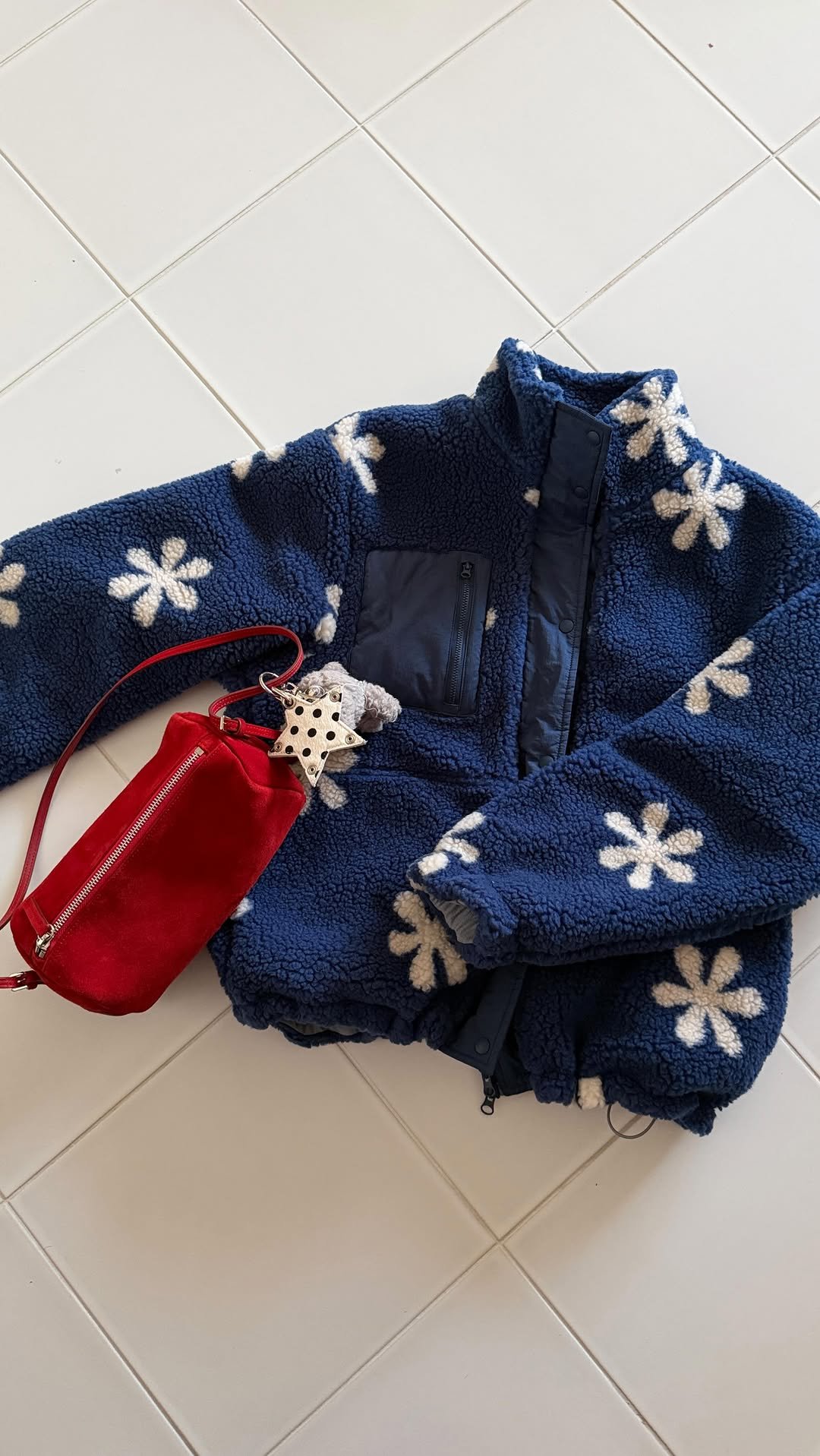 sosotmi 게시물 이미지: Hope everyone's keeping warm🫶🏻
디엠창 무슨 일입니꽈 ⭐️...