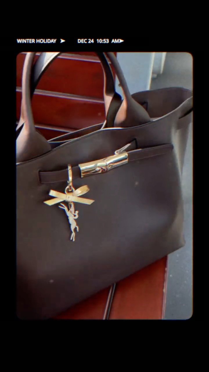 sosotmi 게시물 이미지: #광고 이번 크리스마스 룩은 롱샴과 함께🌹
은은한 글리터가 들어간 니트에 토글...