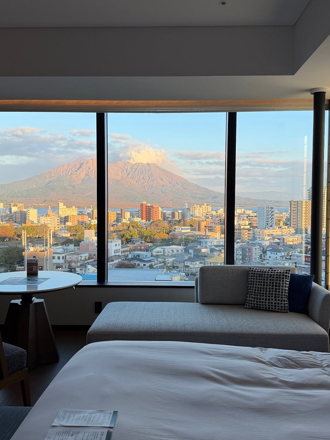 Photo by soso🫧 Kim dayoung on December 09, 2025. May be an image of skyscraper, bedroom and mountain.