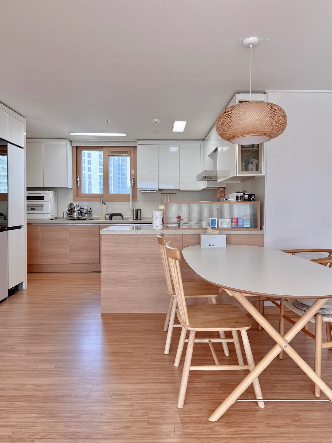 Photo by 소소예 | 송은경 on February 23, 2026. May be an image of kitchen island, range hood, lighting, kitchen table, dining table, indoors, kitchen and text.