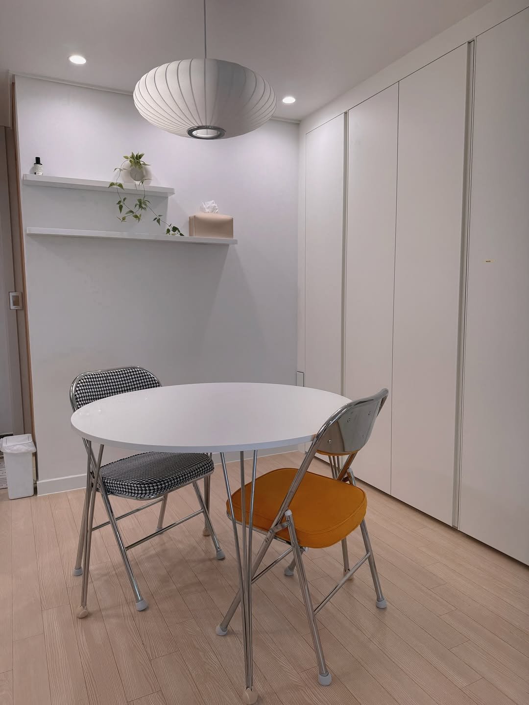 Photo by 소소예 | 송은경 on February 08, 2026. May be an image of table, dining table, indoors and text.