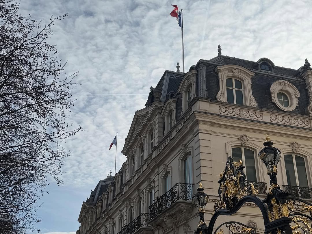 Photo by 신재현 on January 12, 2026. May be an image of Sacré-Cœur and text.