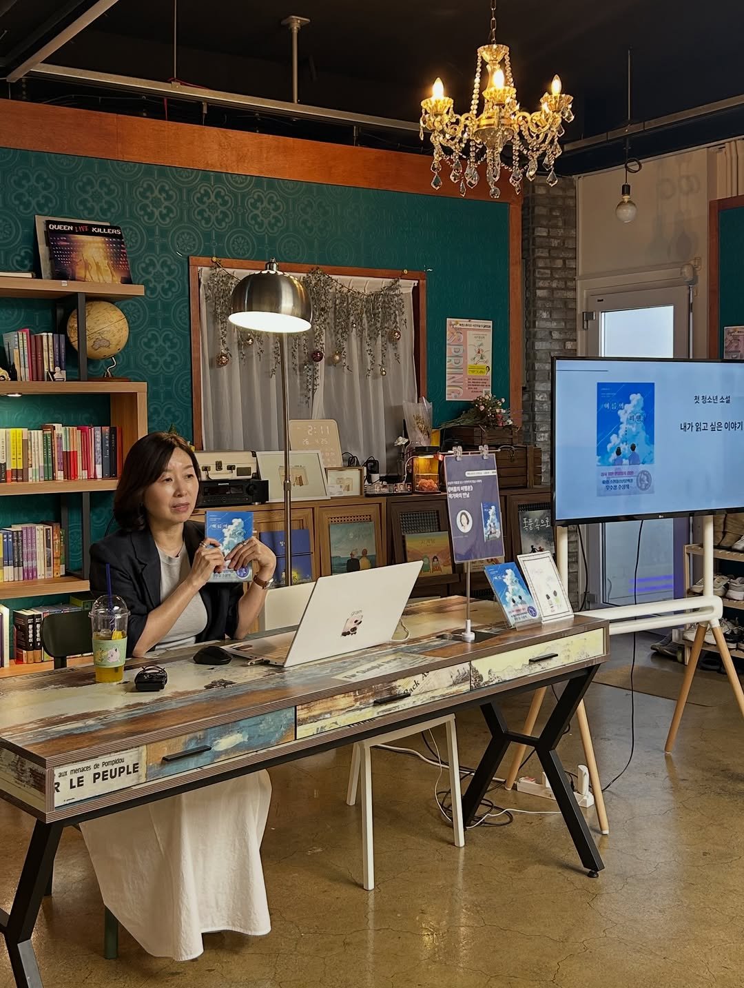 Photo shared by 소원나무 on April 26, 2026 tagging @timesuptraveler. May be an image of cornflower, office and text.