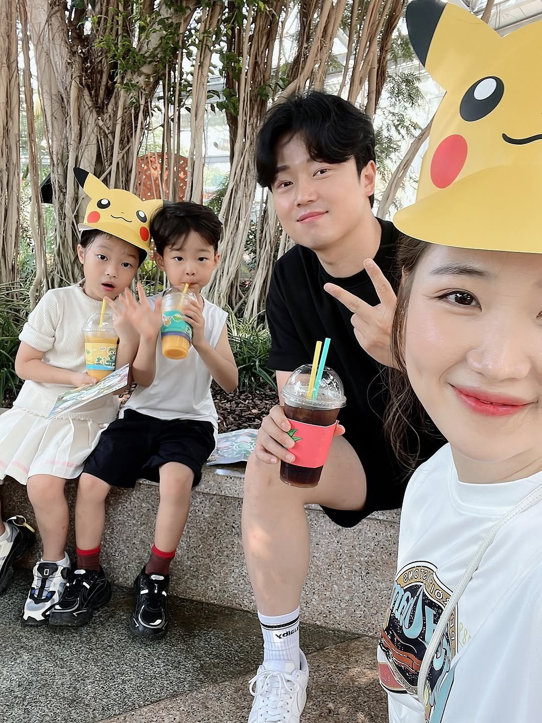 Photo by 육아 메이트 소이쌤 | 성소라 on November 10, 2025. May be an image of ice cream, park and text.